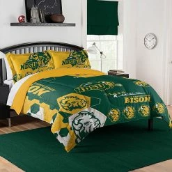 The Northwest North Dakota Fighting Hawks Full/Queen Comforter Set With Shams
