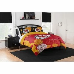 The Northwest Kansas City Chiefs Full/Queen Comforter Set With Shams
