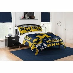 The Northwest Michigan Wolverines King Comforter With Shams
